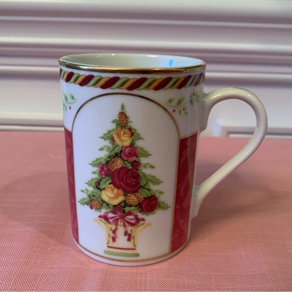 NEW Royal Albert Old Country Roses Christmas mug